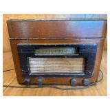 Vintage Wood Radio with Turntable and Tubes