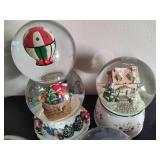 Lot of Holiday/Winter Snowglobes