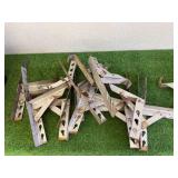 12 Adjustable Roof Brackets in Tote