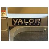 Valor Fitness Converging Chest Press Machine