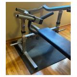 Valor Fitness Converging Chest Press Machine