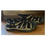Newport Black and Stone Keen Size 13 Sandals