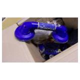 lot of 8 suction cups...