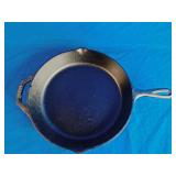 Lodge #4 Seasoned Cast Iron Skillet with Tempered Glass Lid