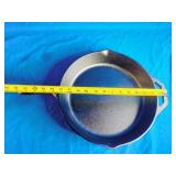 Lodge #4 Seasoned Cast Iron Skillet with Tempered Glass Lid