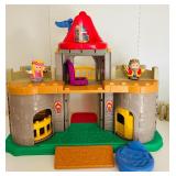 Vintage Little People Lil Kingdom Castle Palace King Queen Prince Playset