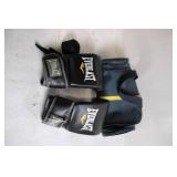 Everlast Boxing Gloves with Wrap and Carry Bag