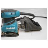 Makita Finishing Sander with Dust Bag