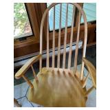 Wooden Glider Rocker with Spindle Back Chair Design
