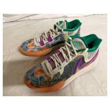 Size 8.5 Nike Kyrie 8