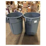 Lot of Rubbermaid Commercial Products BRUTE 32 Gal. Grey Vented Plastic Outdoor Trash Can Customer Returns See Pictures