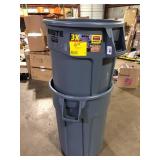 Lot of Rubbermaid Commercial Products BRUTE 32 Gal. Grey Vented Plastic Outdoor Trash Can Customer Returns See Pictures