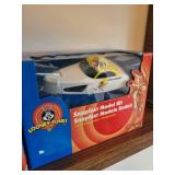 Set of 2 Looney Tunes Snapfast Model Kits: Coyote Car & Road Runner
