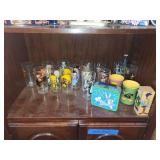 Looney Tunes Collectible Glassware and Wall Art Set