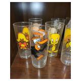 Looney Tunes Collectible Glassware and Wall Art Set