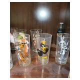 Looney Tunes Collectible Glassware and Wall Art Set