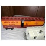 Lionel Train Cars Set: Milwaukee Road Boxcar and Rescue Unit