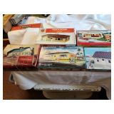 Collection of 6 Vintage Plasticville HO Scale Ranch Houses