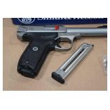 NEW Smith & Wesson SW22 Victory Series .22 LR Semi-Auto Pistol - 2 Magazines