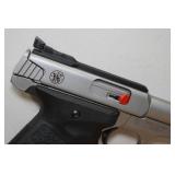 NEW Smith & Wesson SW22 Victory Series .22 LR Semi-Auto Pistol - 2 Magazines