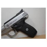 NEW Smith & Wesson SW22 Victory Series .22 LR Semi-Auto Pistol - 2 Magazines