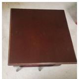 Mahogany Finish End Table with Curved Legs