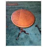 Wooden Pedestal Side Table with Circular Top