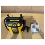 EverStart Maxx 1000 Peak Amp Jump Starter with 120 PSI Compressor, Pivoting LED Light, 3X USB Ports