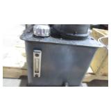 Hydraulic Motor With Holding Tank