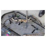 Compound Bow With Case and Aluminimum Arrows