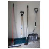 Set of 4 Lawn and Garden Tools Including Shovels and Hoe