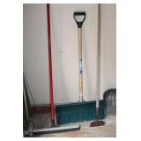 Set of 4 Lawn and Garden Tools Including Shovels and Hoe