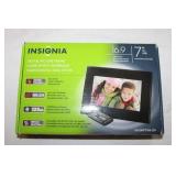 Insignia 7" Digital Picture Frame with Remote and User Guide