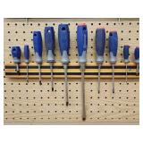 Rockler Magnetic Tool Bar with a  Set of Screwdrivers