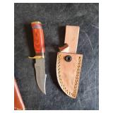 Set of 2 Knives with Sheaths