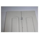 Wooden Bi-Fold Closet Doors with Hinges