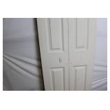 Wooden Bi-Fold Closet Doors with Hinges