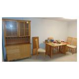 Dinning Set with 2pc Hutch. (Contents on table not included)