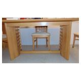 Dinning Set with 2pc Hutch. (Contents on table not included)