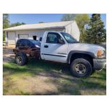 2003 GMC 2500 HD 6.0L 4x4 Cab Chassis No Reverse Ran When Last Parked. Battery is dead