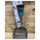 Deluxe Kitty Litter Scooper and "A spoiled cat lives here" Decoration