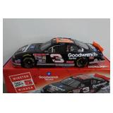 Action Dale Earnhardt 2000 70th Win 1:24 Scale Stock Car Replica