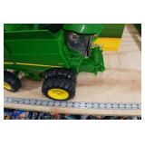 Ertl John Deere Big Farm S670 Combine Tractor with Lights and Sound