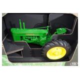 John Deere 1939 Model "B" 1:8 Scale Replica