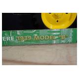 John Deere 1939 Model "B" 1:8 Scale Replica