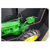 John Deere 1939 Model "B" 1:8 Scale Replica