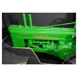 John Deere 1939 Model "B" 1:8 Scale Replica