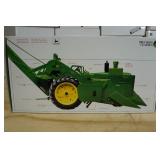 Ertl Precision Classics John Deere The 4020 Tractor with 235 Corn Picker 1:16 Scale Replica