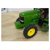 Ertl John Deere 7800 Demonstrator Tractor 1:16 Scale Replica