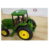 Ertl John Deere 7800 Demonstrator Tractor 1:16 Scale Replica